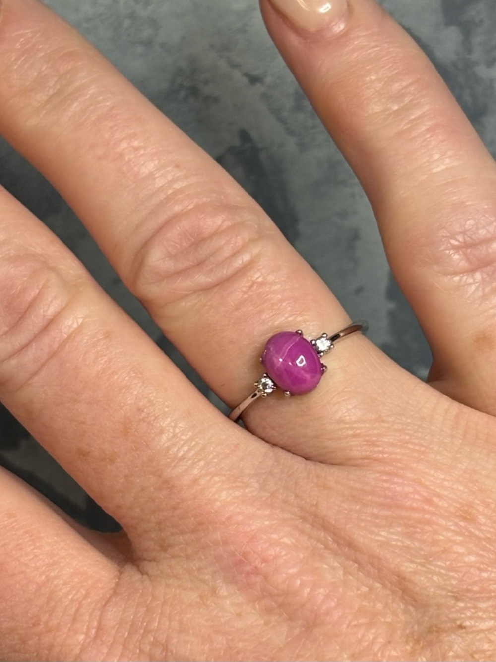 Stunning Linde Ruby Star Sapphire 8x6mm w/ zircon in 925 Sterling Silver Ring 8 - Picture 7 of 10